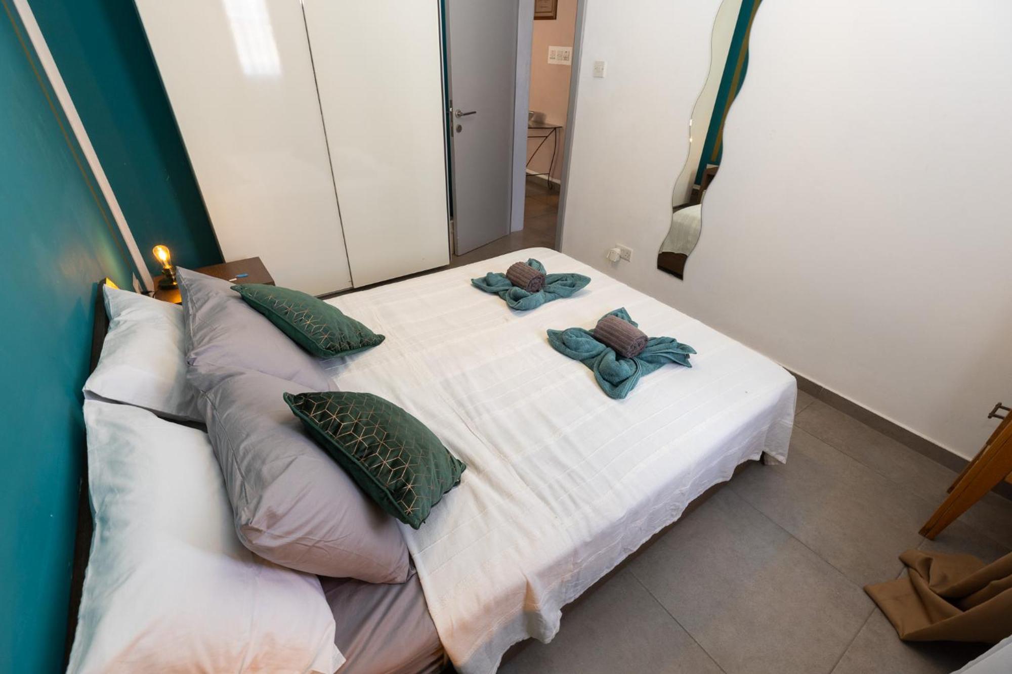 Pinewood Apartment Saint Julian's Bagian luar foto