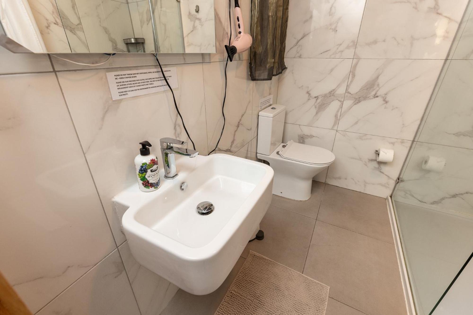 Pinewood Apartment Saint Julian's Bagian luar foto