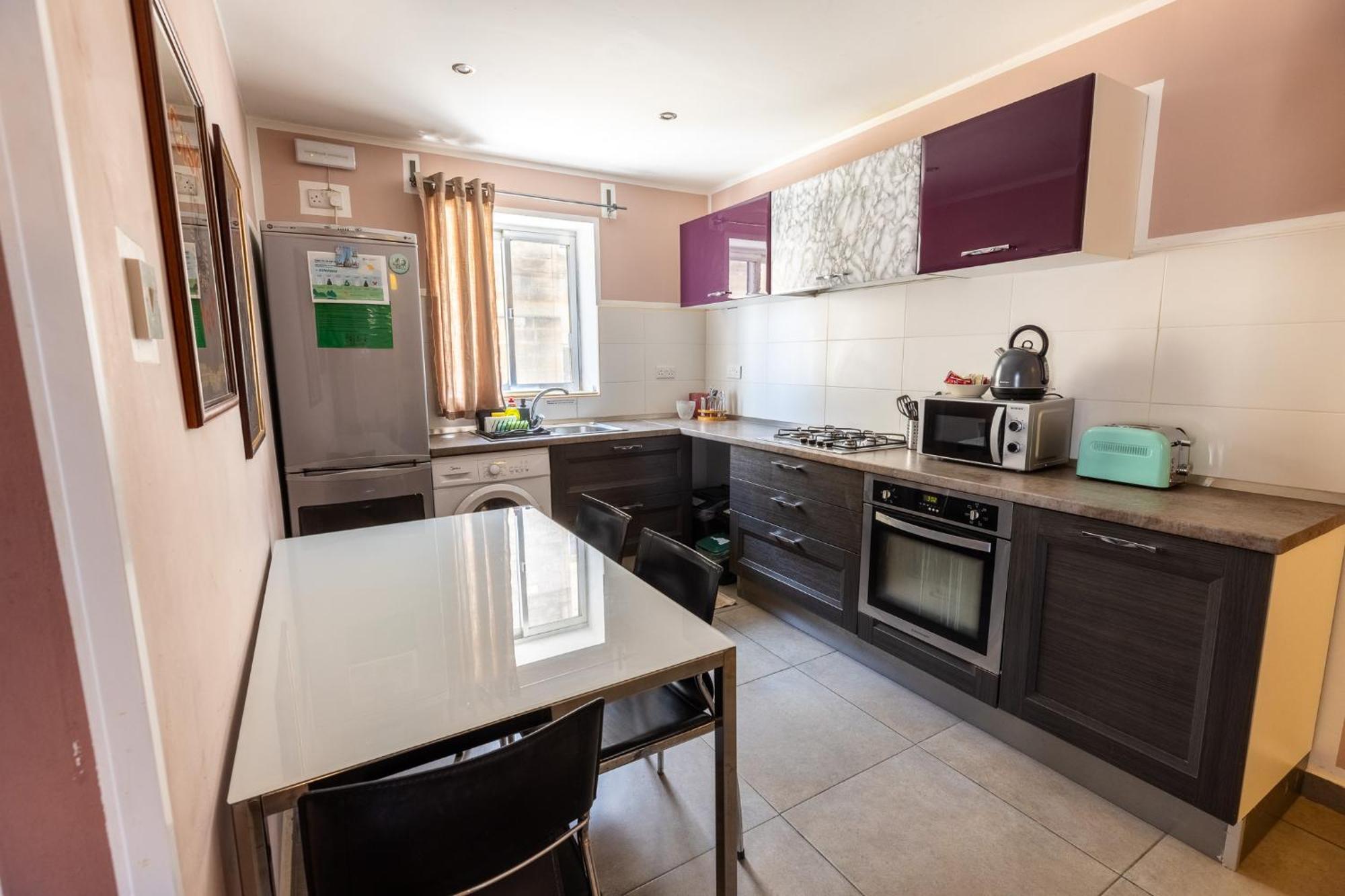 Pinewood Apartment Saint Julian's Bagian luar foto