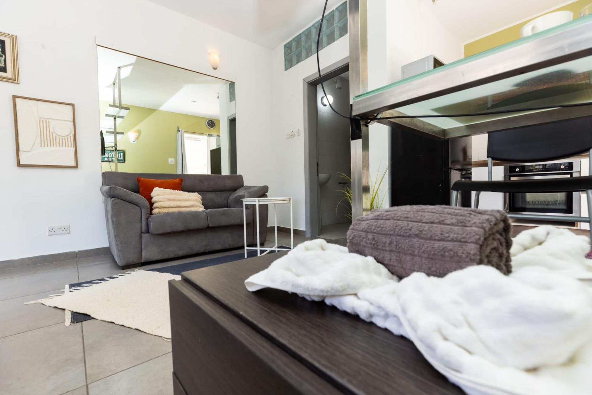 Pinewood Apartment Saint Julian's Bagian luar foto