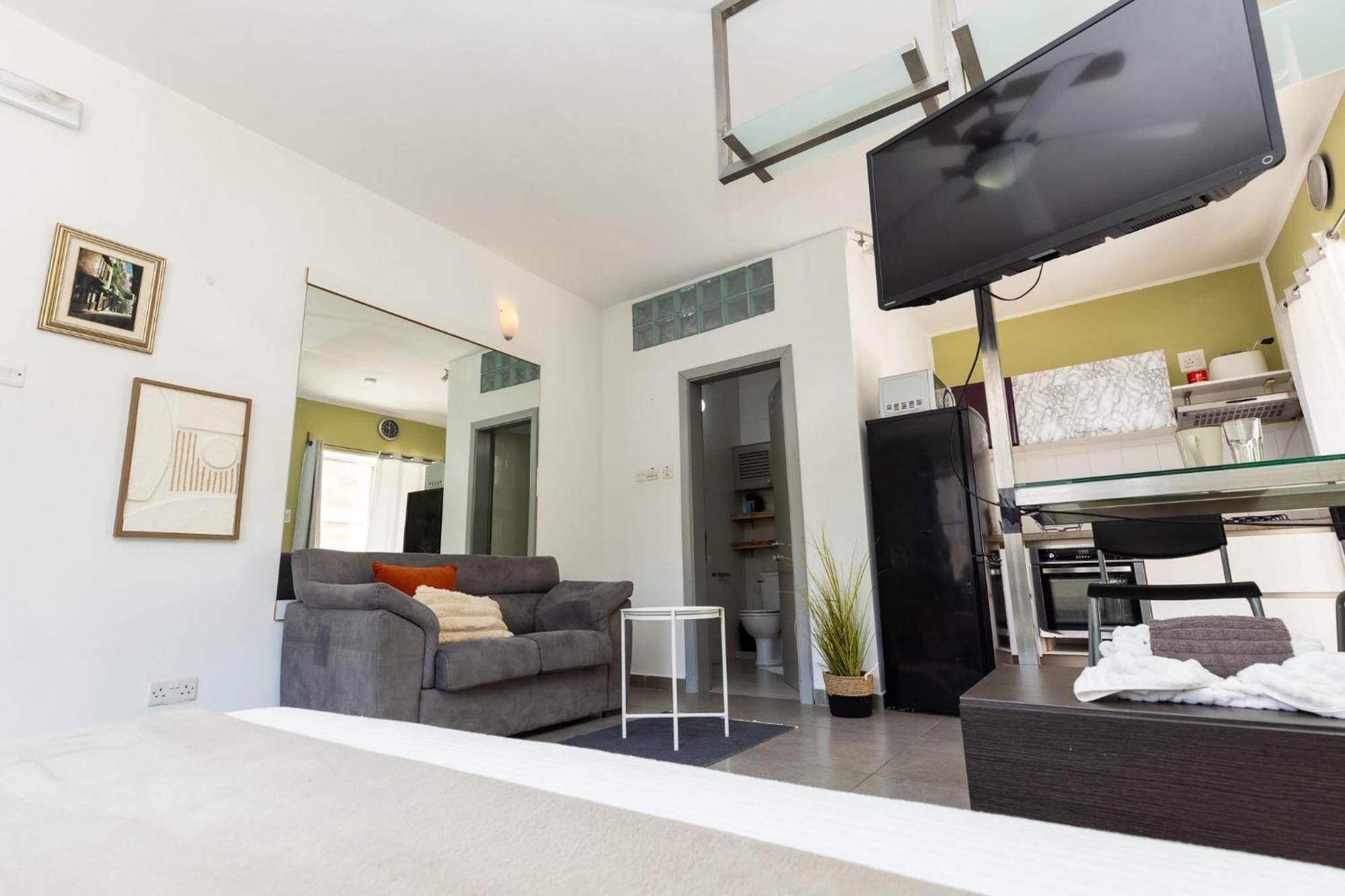 Pinewood Apartment Saint Julian's Bagian luar foto