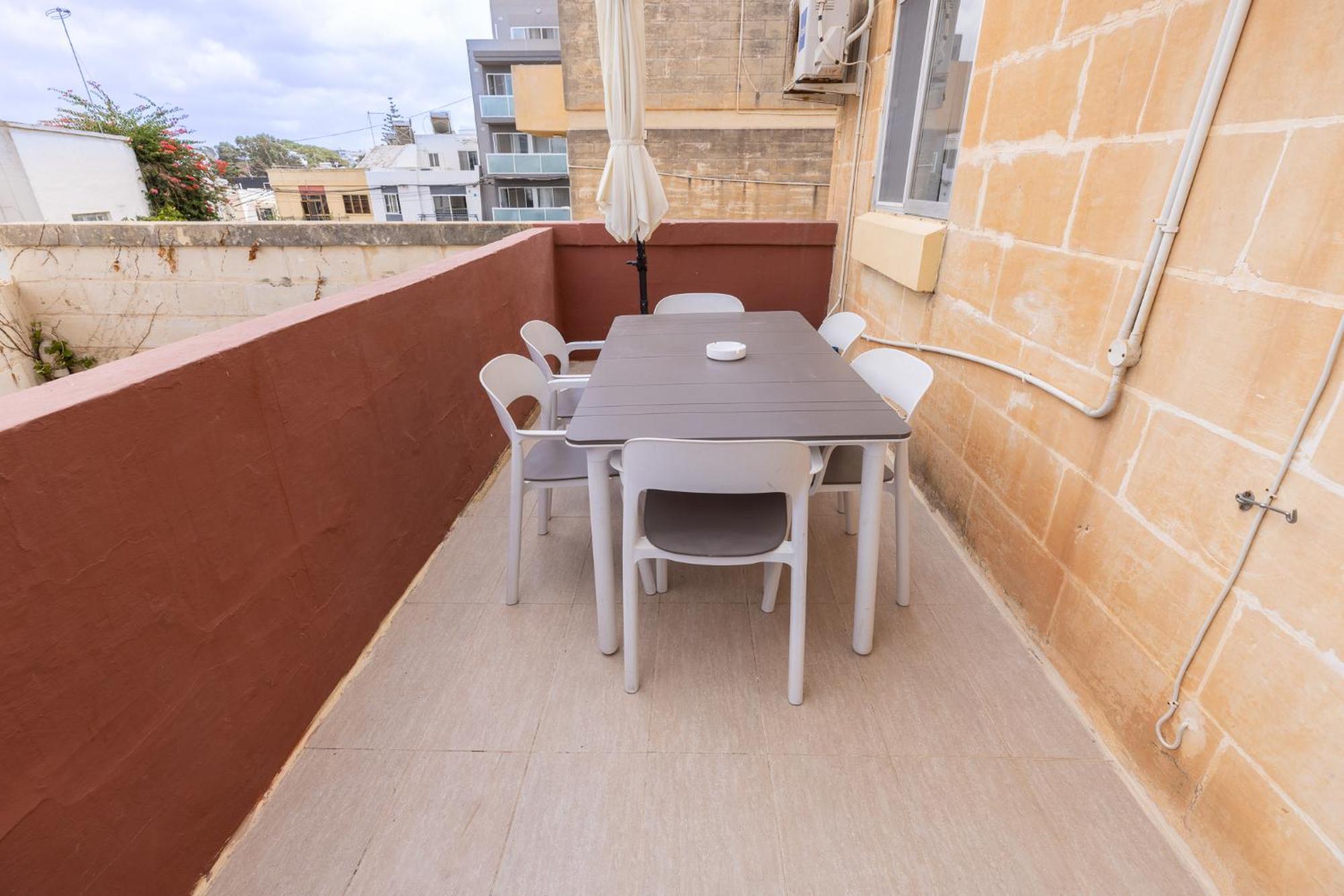 Pinewood Apartment Saint Julian's Bagian luar foto