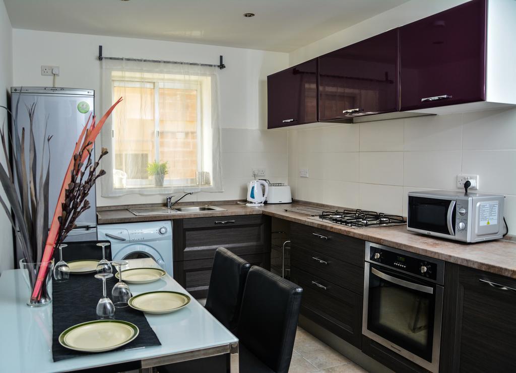 Pinewood Apartment Saint Julian's Ruang foto