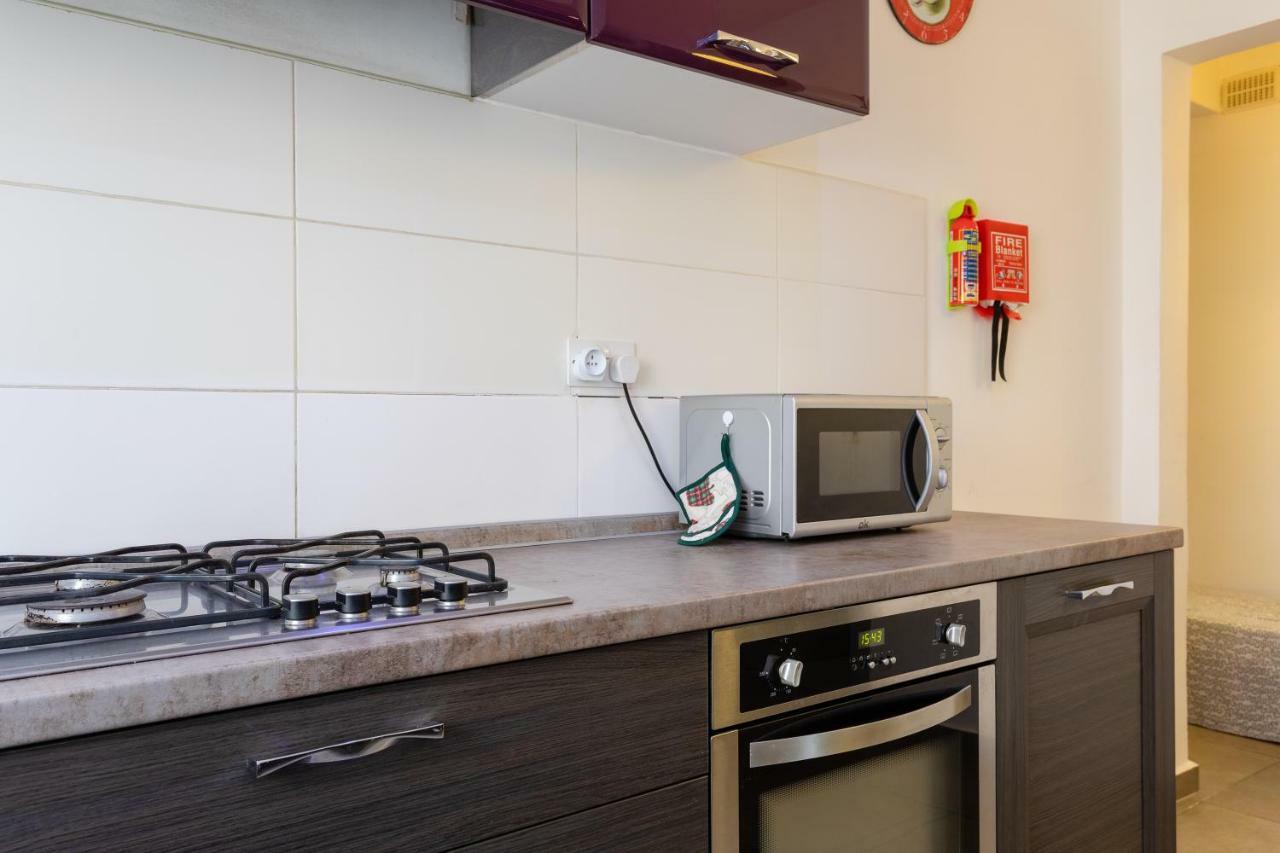 Pinewood Apartment Saint Julian's Bagian luar foto